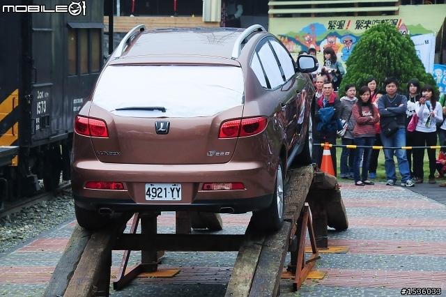 亞洲車神陳和皇2011年3月19日Luxgen車埕車聚神技演出,以181張連續照片串成影片播出。