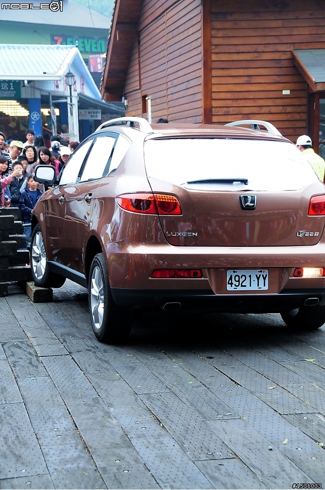 亞洲車神陳和皇2011年3月19日Luxgen車埕車聚神技演出,以181張連續照片串成影片播出。