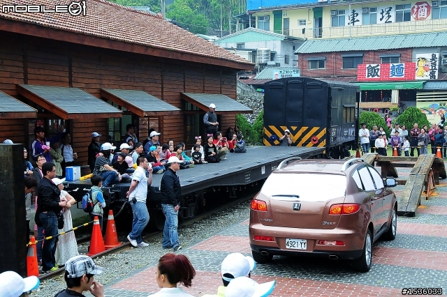 亞洲車神陳和皇2011年3月19日Luxgen車埕車聚神技演出,以181張連續照片串成影片播出。