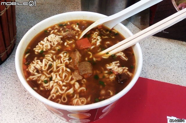 明天泡麵全面漲價.來教大家做平價"滿漢大餐"