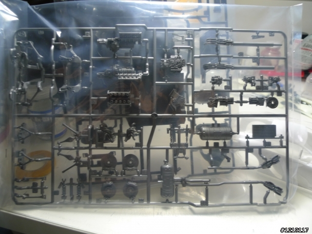 【很鳥的開箱】-TAMIYA 1/24 LFA