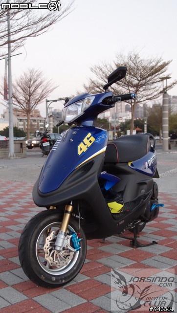 SF100 羅西式樣+AGV K3黑哥德~安平外拍分享