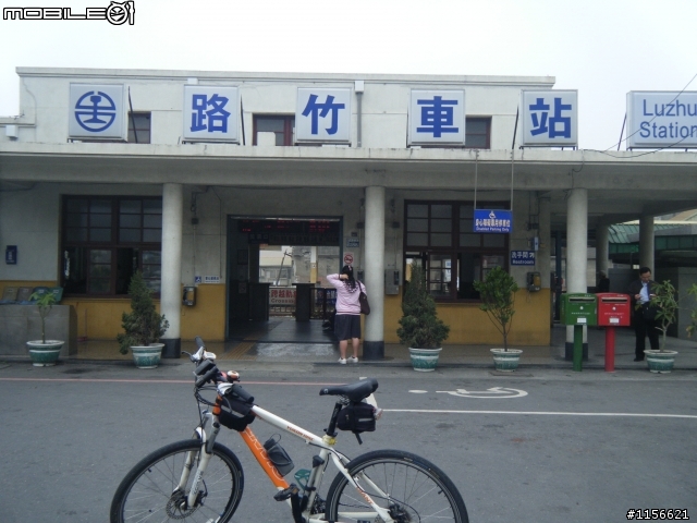 高雄火車站之各站出入口風貌