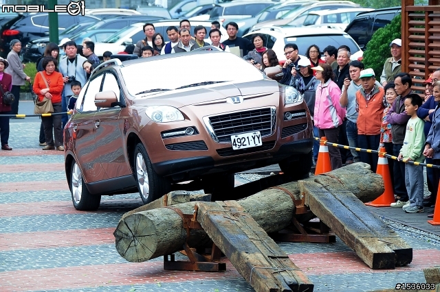 亞洲車神陳和皇2011年3月19日Luxgen車埕車聚神技演出,以181張連續照片串成影片播出。