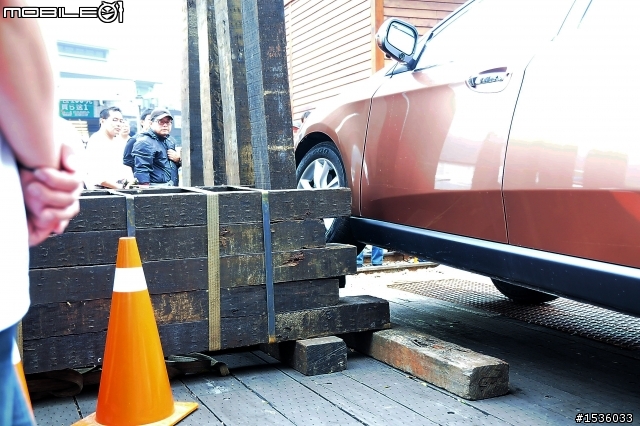亞洲車神陳和皇2011年3月19日Luxgen車埕車聚神技演出,以181張連續照片串成影片播出。
