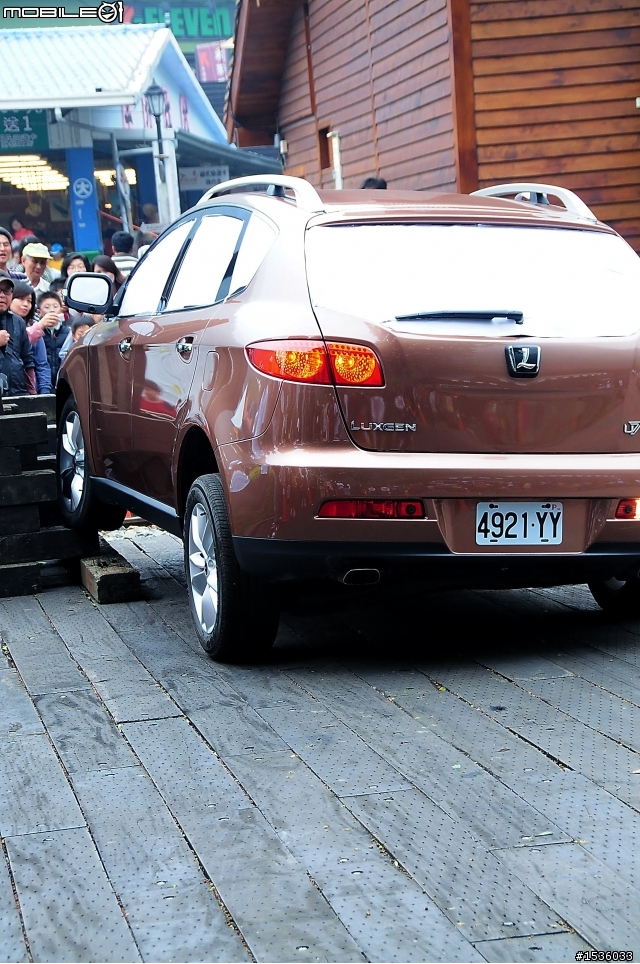亞洲車神陳和皇2011年3月19日Luxgen車埕車聚神技演出,以181張連續照片串成影片播出。