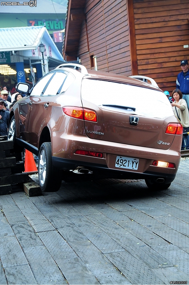 亞洲車神陳和皇2011年3月19日Luxgen車埕車聚神技演出,以181張連續照片串成影片播出。