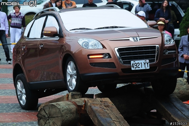 亞洲車神陳和皇2011年3月19日Luxgen車埕車聚神技演出,以181張連續照片串成影片播出。