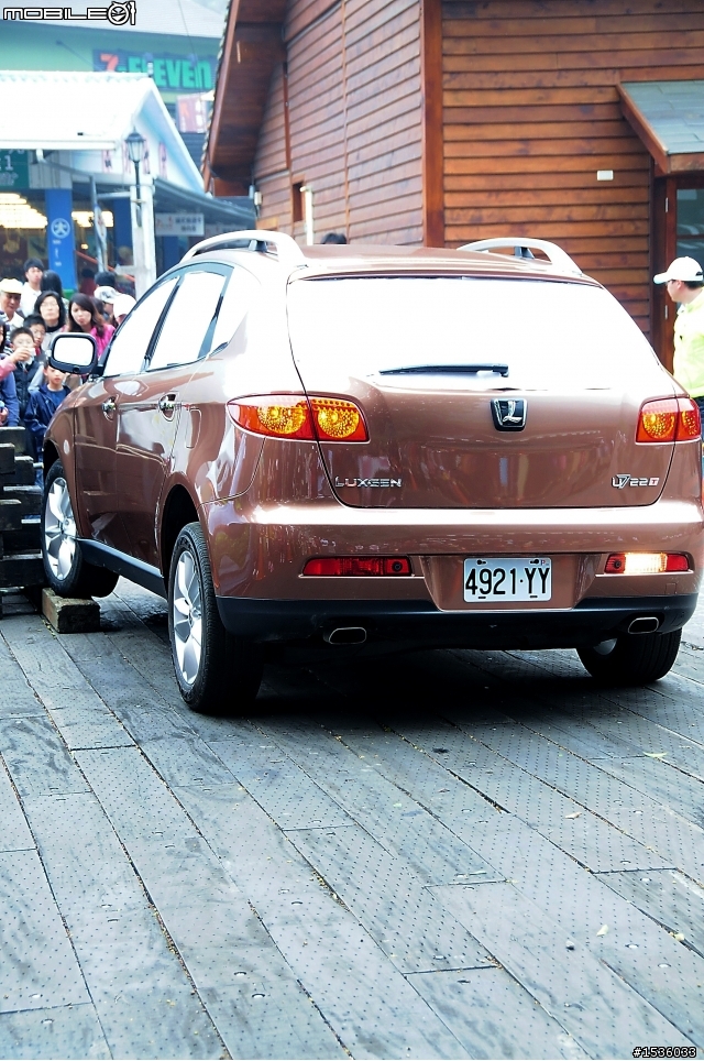 亞洲車神陳和皇2011年3月19日Luxgen車埕車聚神技演出,以181張連續照片串成影片播出。