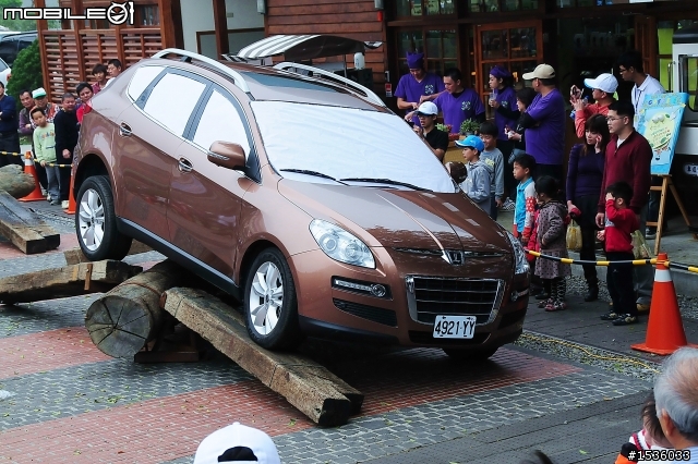 亞洲車神陳和皇2011年3月19日Luxgen車埕車聚神技演出,以181張連續照片串成影片播出。