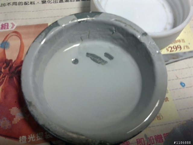 郡氏新的底漆補土,溶劑不太能溶??