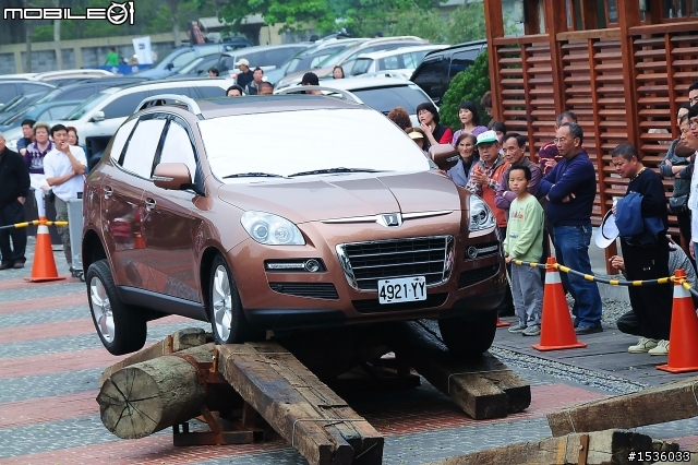 亞洲車神陳和皇2011年3月19日Luxgen車埕車聚神技演出,以181張連續照片串成影片播出。