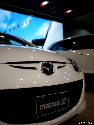 充滿粉紅色氛圍的New Mazda2