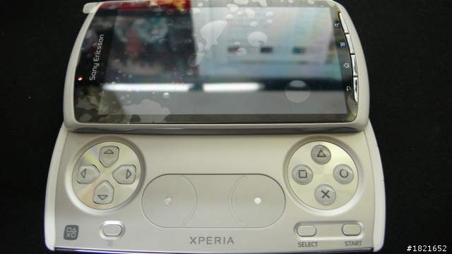 簡易開箱圖文XPERIA PLAY螢幕小pk