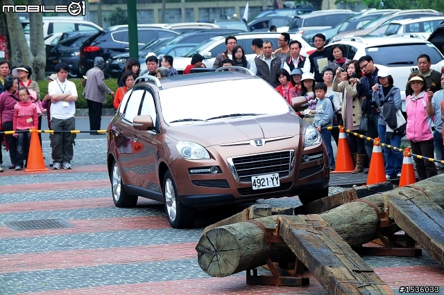 亞洲車神陳和皇2011年3月19日Luxgen車埕車聚神技演出,以181張連續照片串成影片播出。