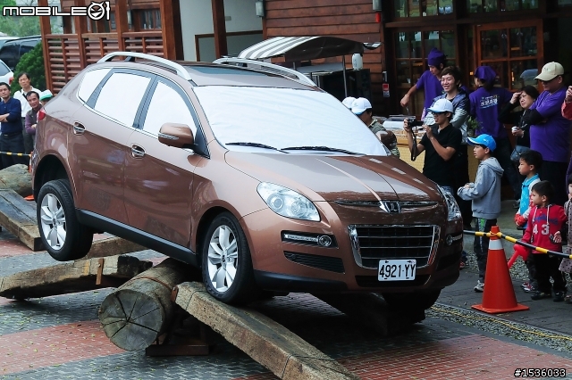 亞洲車神陳和皇2011年3月19日Luxgen車埕車聚神技演出,以181張連續照片串成影片播出。