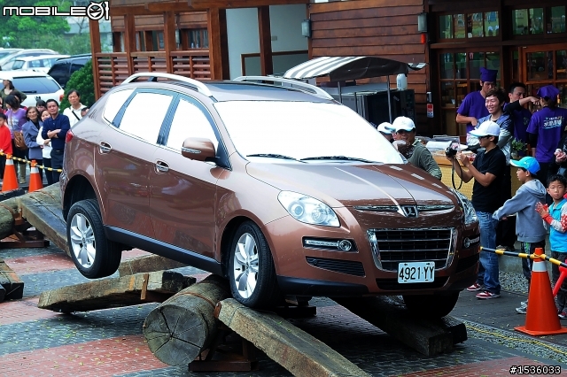 亞洲車神陳和皇2011年3月19日Luxgen車埕車聚神技演出,以181張連續照片串成影片播出。