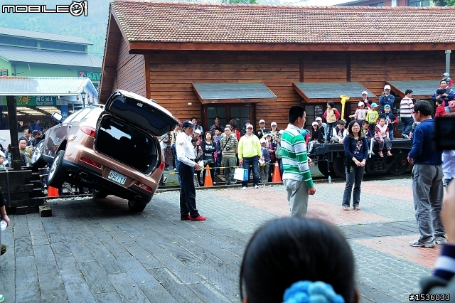 亞洲車神陳和皇2011年3月19日Luxgen車埕車聚神技演出,以181張連續照片串成影片播出。