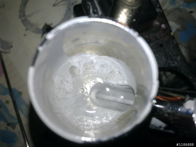 郡氏新的底漆補土,溶劑不太能溶??