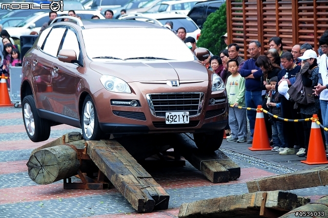 亞洲車神陳和皇2011年3月19日Luxgen車埕車聚神技演出,以181張連續照片串成影片播出。