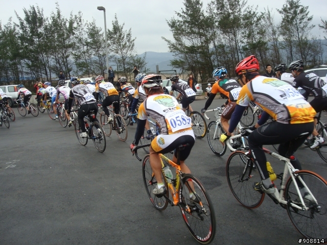 2011.3.13 扶輪盃北海岸自行車大賽(起點及爬坡第二段 照片800張), 還有請大家不要亂丟東西了...