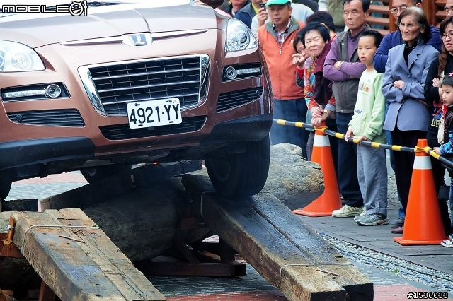 亞洲車神陳和皇2011年3月19日Luxgen車埕車聚神技演出,以181張連續照片串成影片播出。
