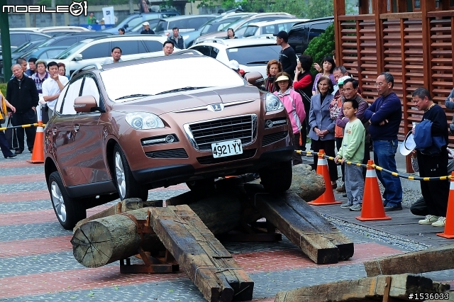 亞洲車神陳和皇2011年3月19日Luxgen車埕車聚神技演出,以181張連續照片串成影片播出。