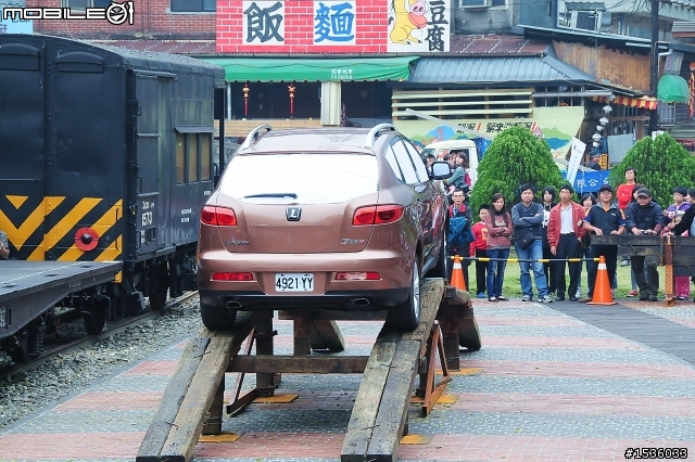亞洲車神陳和皇2011年3月19日Luxgen車埕車聚神技演出,以181張連續照片串成影片播出。