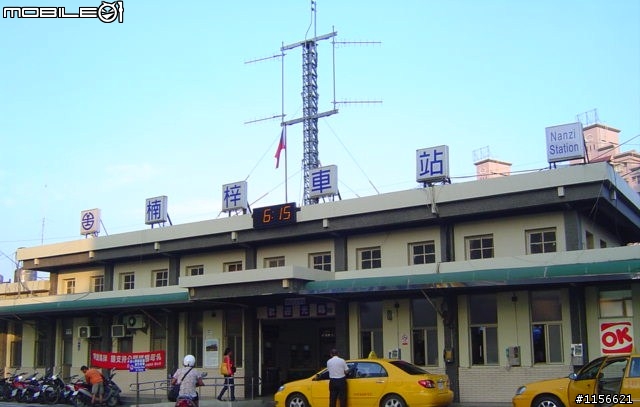 高雄火車站之各站出入口風貌