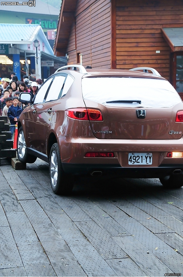 亞洲車神陳和皇2011年3月19日Luxgen車埕車聚神技演出,以181張連續照片串成影片播出。