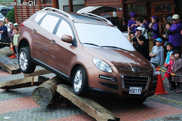亞洲車神陳和皇2011年3月19日Luxgen車埕車聚神技演出,以181張連續照片串成影片播出。