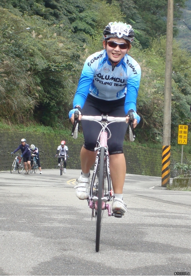 2011.3.13 扶輪盃北海岸自行車大賽(起點及爬坡第二段 照片800張), 還有請大家不要亂丟東西了...