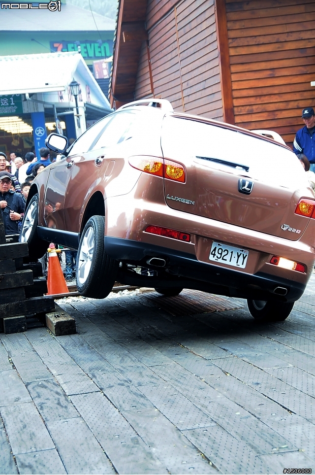 亞洲車神陳和皇2011年3月19日Luxgen車埕車聚神技演出,以181張連續照片串成影片播出。