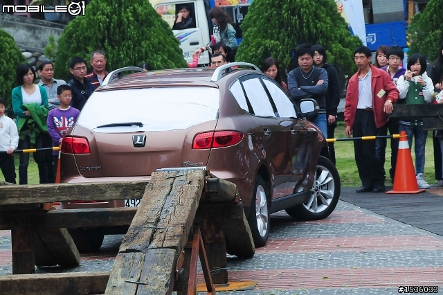 亞洲車神陳和皇2011年3月19日Luxgen車埕車聚神技演出,以181張連續照片串成影片播出。