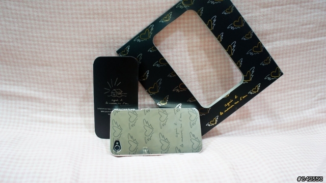 agnes b IPhone的新衣
