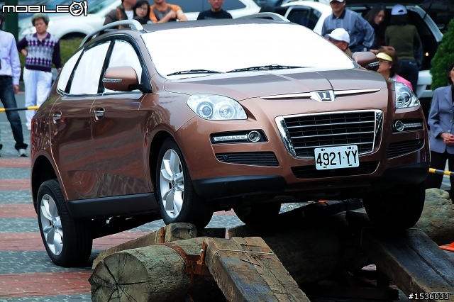 亞洲車神陳和皇2011年3月19日Luxgen車埕車聚神技演出,以181張連續照片串成影片播出。