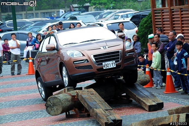 亞洲車神陳和皇2011年3月19日Luxgen車埕車聚神技演出,以181張連續照片串成影片播出。