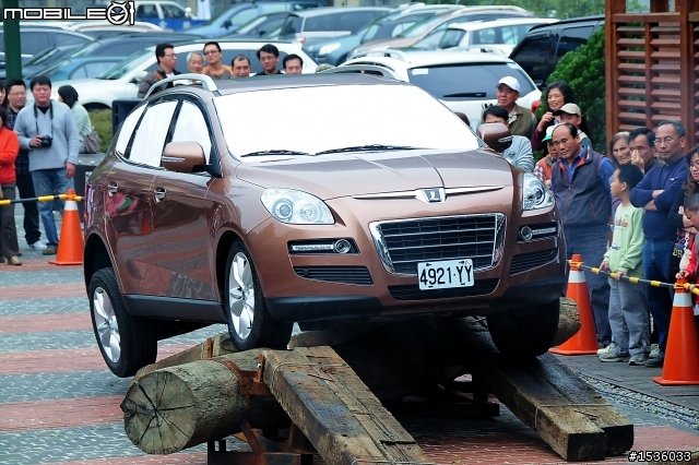 亞洲車神陳和皇2011年3月19日Luxgen車埕車聚神技演出,以181張連續照片串成影片播出。