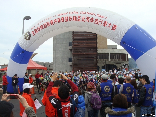 2011.3.13 扶輪盃北海岸自行車大賽(起點及爬坡第二段 照片800張), 還有請大家不要亂丟東西了...