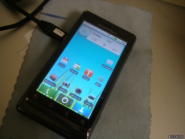 有著QWERTY鍵盤的 moto milestone 2