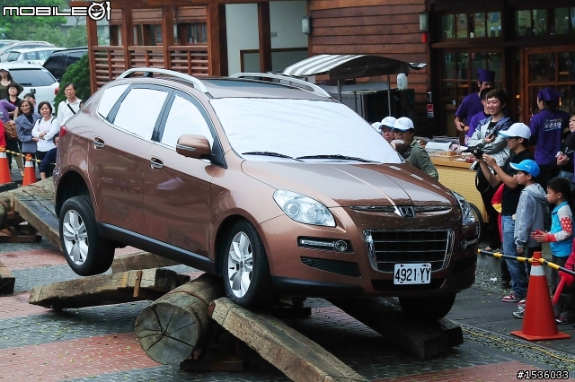 亞洲車神陳和皇2011年3月19日Luxgen車埕車聚神技演出,以181張連續照片串成影片播出。