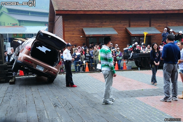 亞洲車神陳和皇2011年3月19日Luxgen車埕車聚神技演出,以181張連續照片串成影片播出。