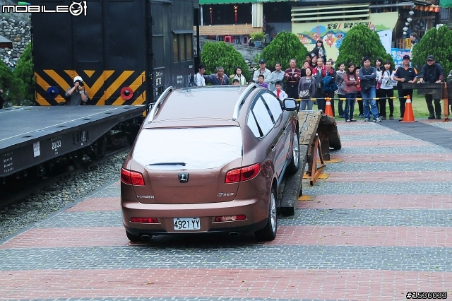 亞洲車神陳和皇2011年3月19日Luxgen車埕車聚神技演出,以181張連續照片串成影片播出。