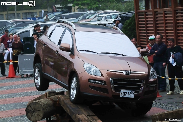 亞洲車神陳和皇2011年3月19日Luxgen車埕車聚神技演出,以181張連續照片串成影片播出。