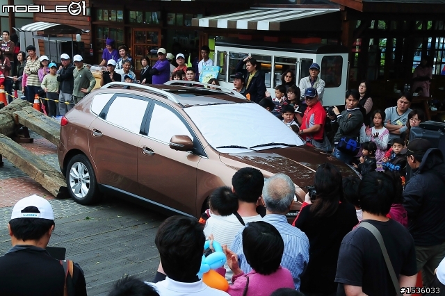 亞洲車神陳和皇2011年3月19日Luxgen車埕車聚神技演出,以181張連續照片串成影片播出。