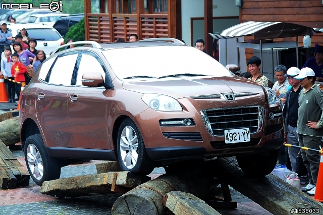 亞洲車神陳和皇2011年3月19日Luxgen車埕車聚神技演出,以181張連續照片串成影片播出。