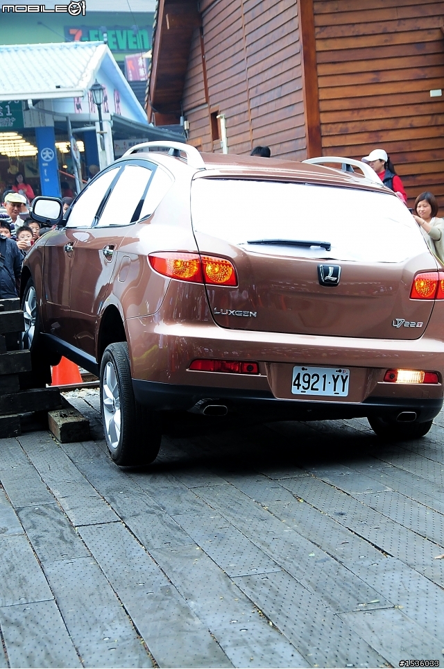 亞洲車神陳和皇2011年3月19日Luxgen車埕車聚神技演出,以181張連續照片串成影片播出。