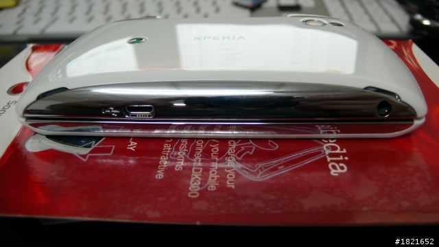簡易開箱圖文XPERIA PLAY螢幕小pk