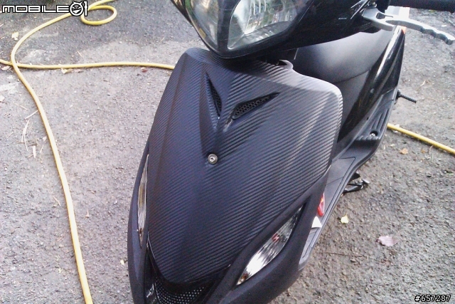 (DIY) 機車前斜板自貼3M卡夢貼紙