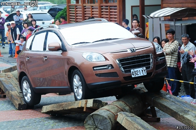 亞洲車神陳和皇2011年3月19日Luxgen車埕車聚神技演出,以181張連續照片串成影片播出。